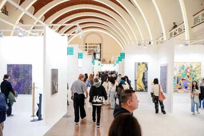 iew｜202511月品见回顾与瞭望j9