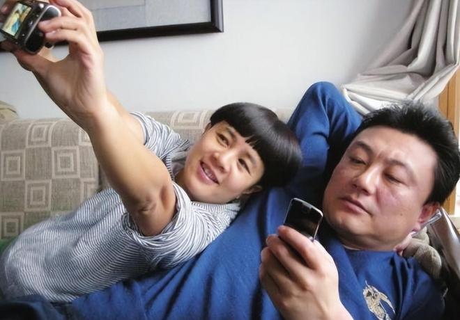 术曝光脸色发黑引发担忧金龟子美容很享受九游会网址是多少61岁王宁日本换血手(图14)
