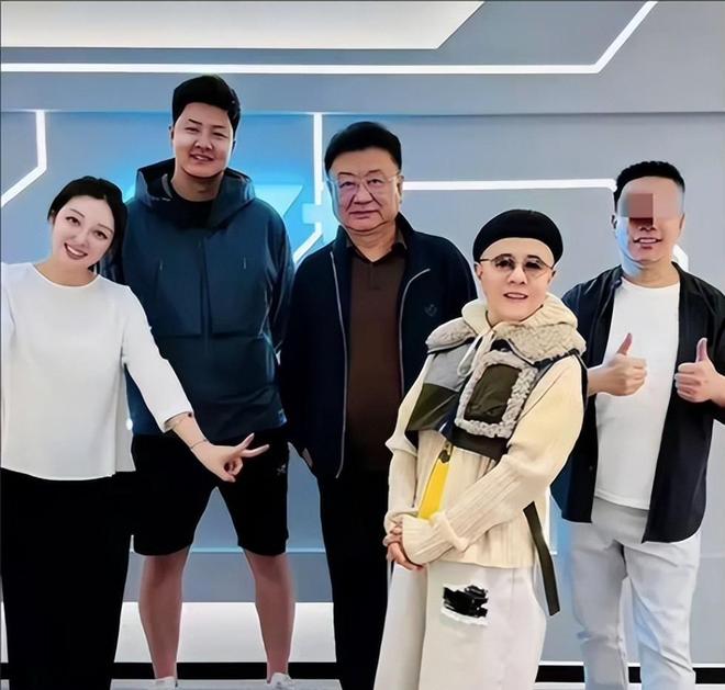 术曝光脸色发黑引发担忧金龟子美容很享受九游会网址是多少61岁王宁日本换血手(图10)