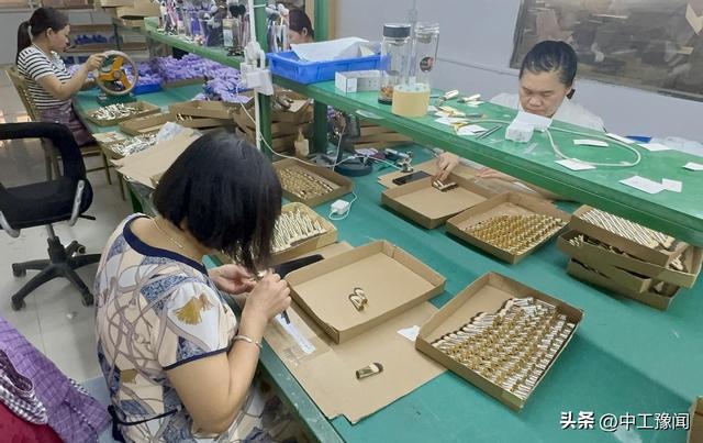 手工理毛到出海智能美妆的逆袭路j9九游会入口鹿邑迪雅思：从(图3)